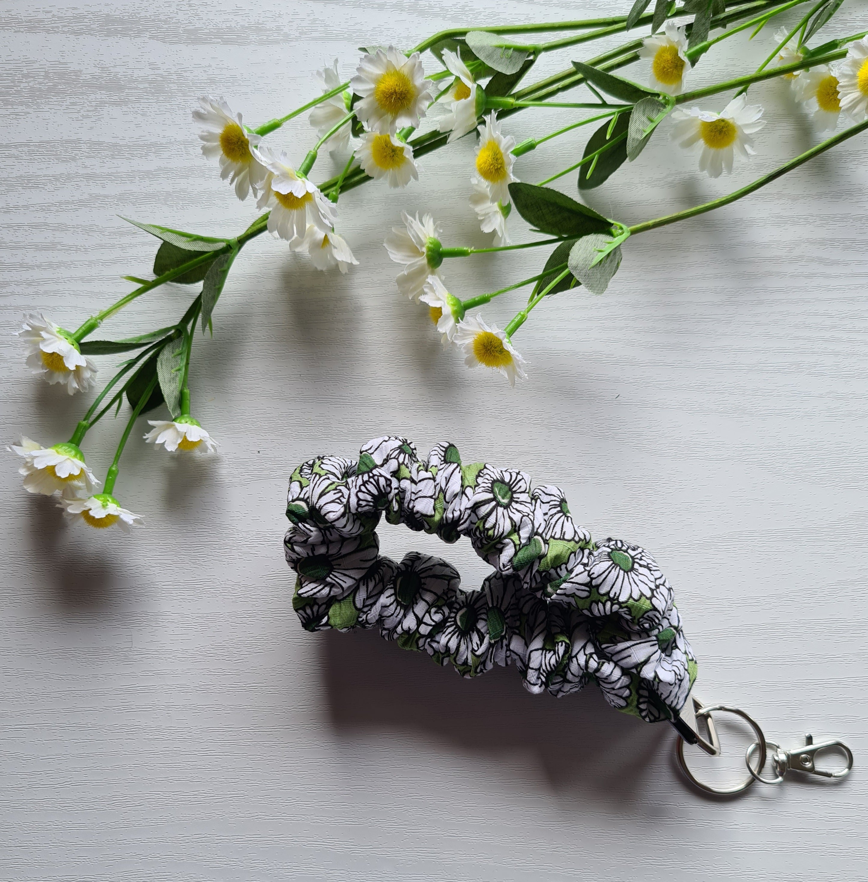 Scrunchie Wristlet Keychain in Green with Pretty Daisies