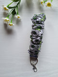 Scrunchie Wristlet Keychain in Green with Pretty Daisies